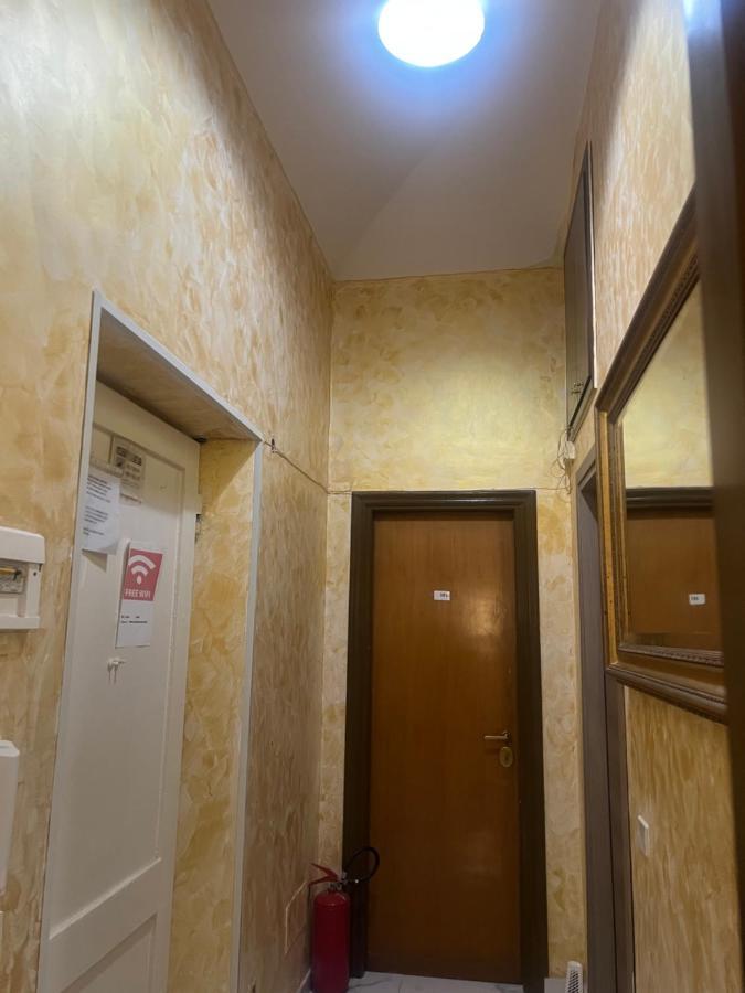 Termini Golden House Affittacamere *